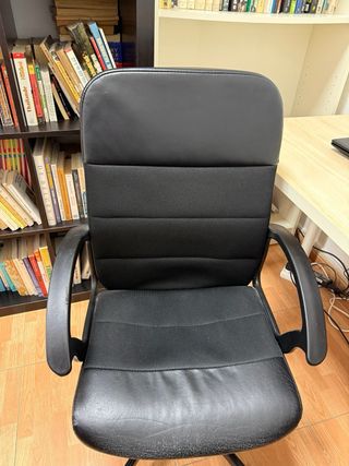 Sillas de oficina de piel negras (2)