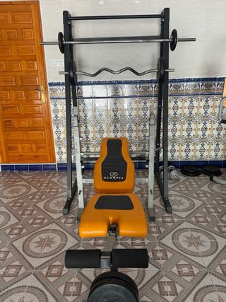 Banco de pesas y rack de entrenamiento