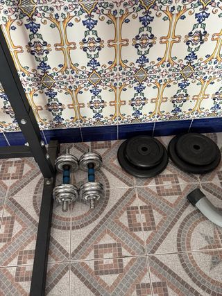 Banco de pesas y rack de entrenamiento