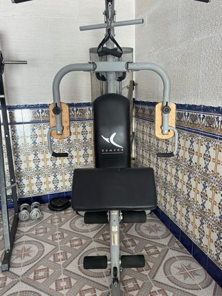 Banco de pesas y rack de entrenamiento