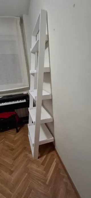 Urge Mudanza: Estanterías  de madera lacado blanco