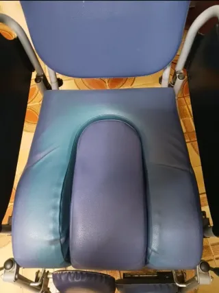 Sedia a rotelle per anziani e/o disabili