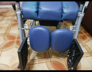 Sedia a rotelle per anziani e/o disabili