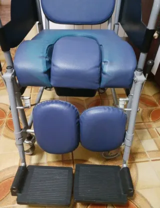 Sedia a rotelle per anziani e/o disabili