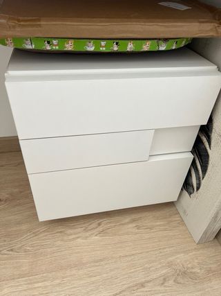 Cómoda alta y mesita auxiliar madera
