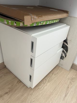 Cómoda alta y mesita auxiliar madera