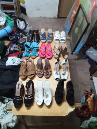 Lote de sandalias y zapatos de mujer