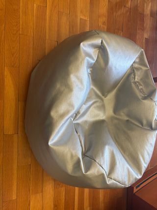 Puf moderno plateado