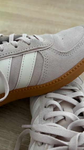 Zapatillas Adidas Moradas y Blancas
