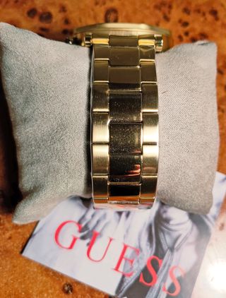 Reloj GUESS octogonal, dorado y negro