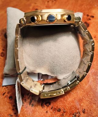 Reloj GUESS octogonal, dorado y negro