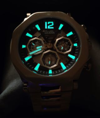 Reloj GUESS octogonal, dorado y negro