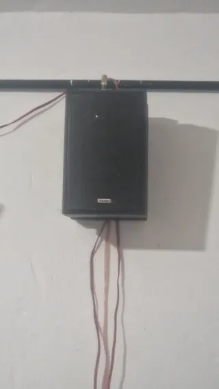 Equipo de Sonido Yamaha Negro son 4 altavozes 600w