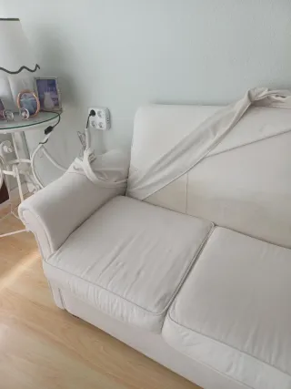 Sofá blanco crudo con funda de tela