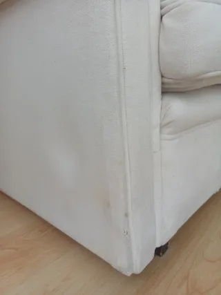 Sofá blanco crudo con funda de tela