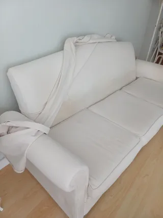Sofá blanco crudo con funda de tela