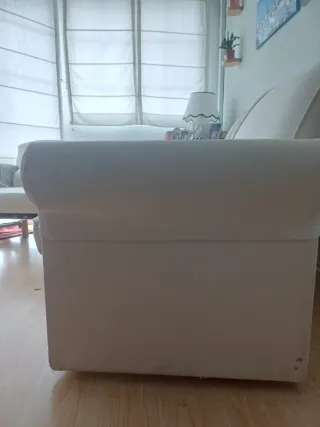 Sofá blanco crudo con funda de tela