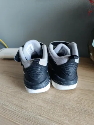Zapatillas Jordan niño Talla 28.5 (17.5 cm)