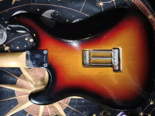 Guitarra Eléctrica Stratocaster El Maya