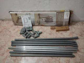 Perchero Metálico Plegable con Ruedas