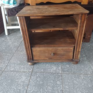 Mesa auxiliar de madera