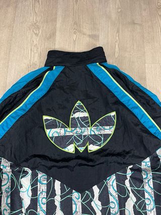Chaqueta Adidas Negra y Azul vintage 80s