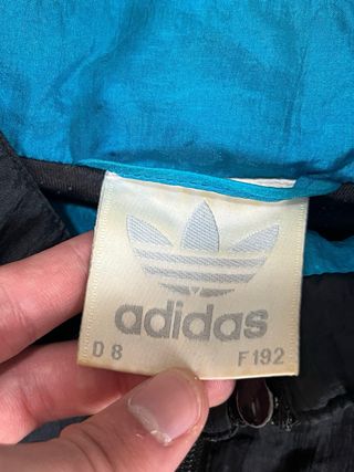 Chaqueta Adidas Negra y Azul vintage 80s