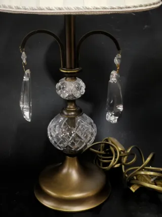 Preziosa coppia di lampade in vetro e ottone