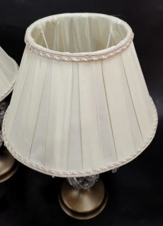 Preziosa coppia di lampade in vetro e ottone