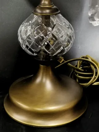 Preziosa coppia di lampade in vetro e ottone