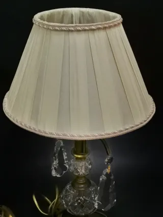 Preziosa coppia di lampade in vetro e ottone