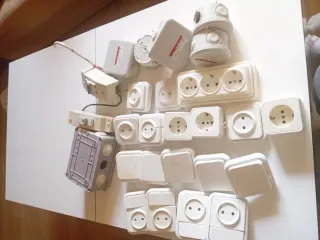 Cajas y enchufes eléctricos