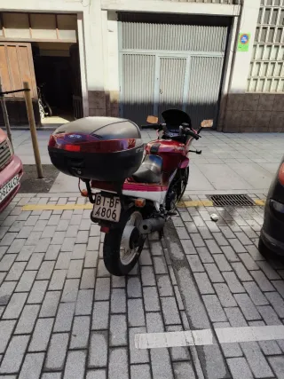 Kawasaki GPZ Roja y Blanca