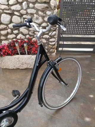 Bicicleta de paseo negra