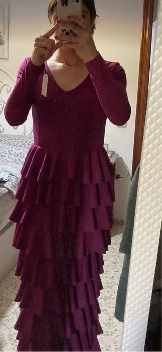 Traje de flamenca morado con volantes