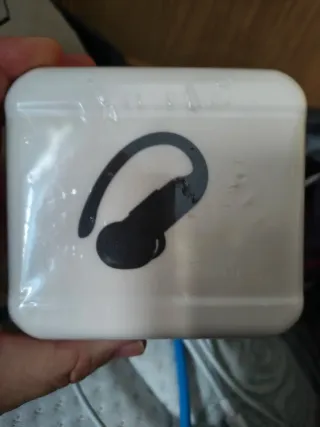 Auriculares Deportivos Bluetooth Negros y Blancos