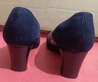 Zapatos de tacón Ballco azul y dorado. Talla: 37