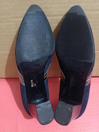 Zapatos de tacón Ballco azul y dorado. Talla: 37