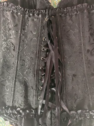 Corsé negro con cordones