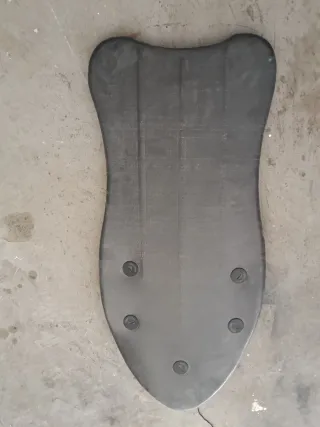 Tabla de surf con diseño de calaveras