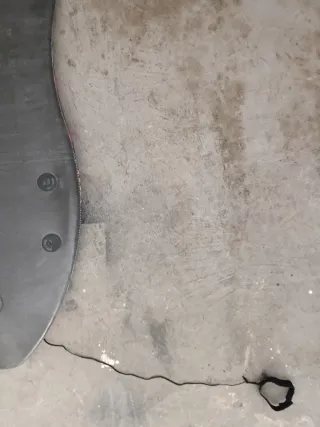 Tabla de surf con diseño de calaveras