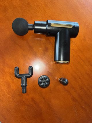 Pistola de masajes con todos sus cabezales