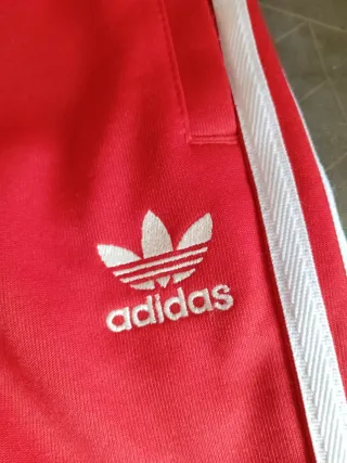Pantalón deportivo Adidas rojo