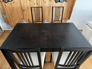 Mesa extensible negra + 4 sillas