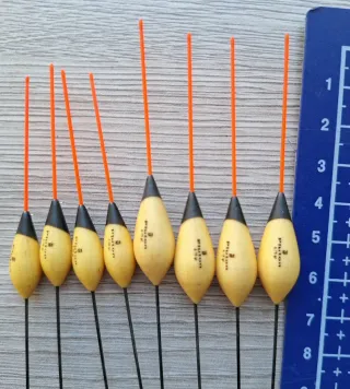 30 flotadores HTF Mod. Pluton, Saturno, Urano