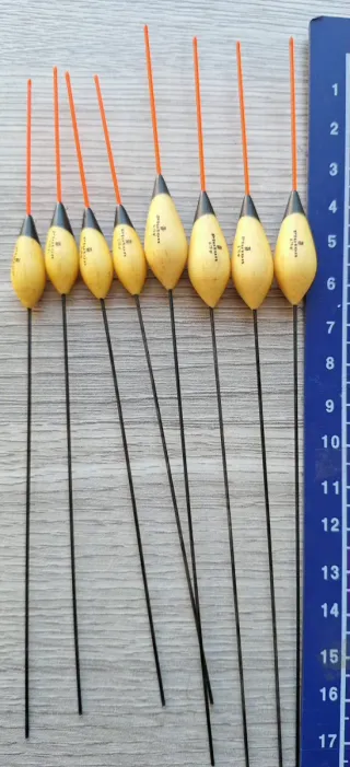 30 flotadores HTF Mod. Pluton, Saturno, Urano