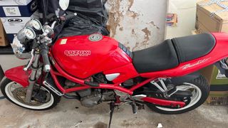 Suzuki Bandit 400 Moto Naked para poner apunto