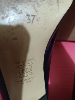 Zapatos de salón negros. Talla 37