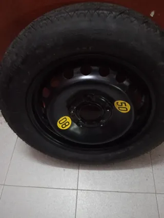 Rueda de repuesto para coche