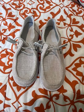 Zapatillas Beige y Blancas